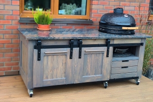 Granite stone countertop for Kamado barbecue - an extremely practical and long-lasting solution for your outdoor kitchen
